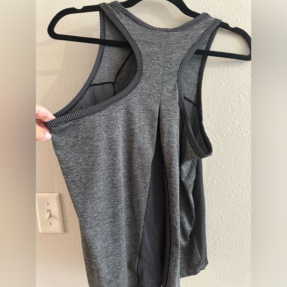 M3- #75 Gray the north face workout tank top size medium - Picture 5 of 9